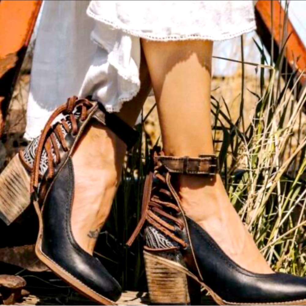 Freebird Raeanne Black Ankle Bootie Size 8